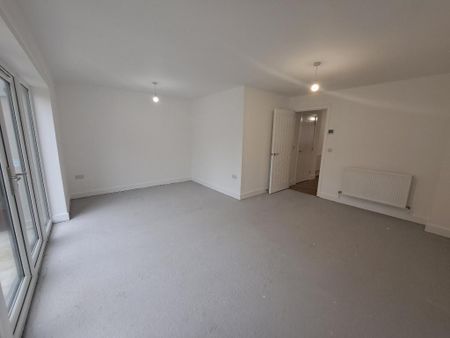 3 bedroom semi-detached house to rent - Photo 2