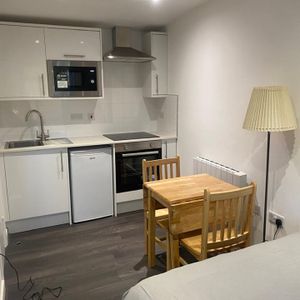 Studio Flat, Willesden Green, NW2 - Photo 2