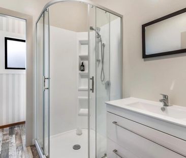 Winton Large Family Home - Photo 3