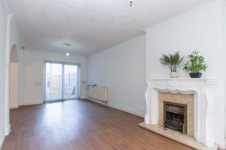 3 Bed Terraced House, Burnaby Road, CV6 - Photo 2