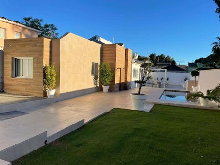 Luxury 3 room Detached House for rent in Paterna, Spain - Photo 5