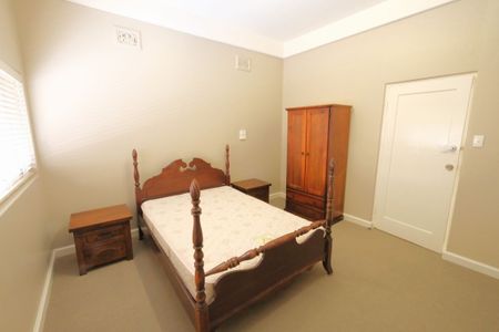 3 Bedroom Apartment - Photo 3