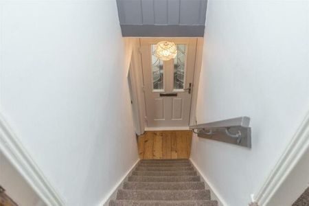 5 bedroom semi-detached house to rent - Photo 2