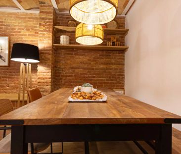 Room in a shared 10-bedroom apartment for rent in Sants, bills included - Photo 5