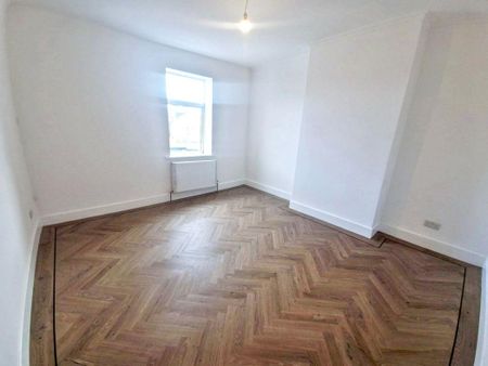 Regent Road, Gosforth, Newcastle upon Tyne, Tyne and Wear, NE3 1ED - Photo 4