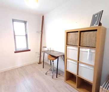 2 bed flat for rent in Goldenacre - Photo 5