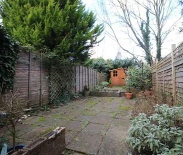 Egham Hill, Egham, TW20 - Photo 2