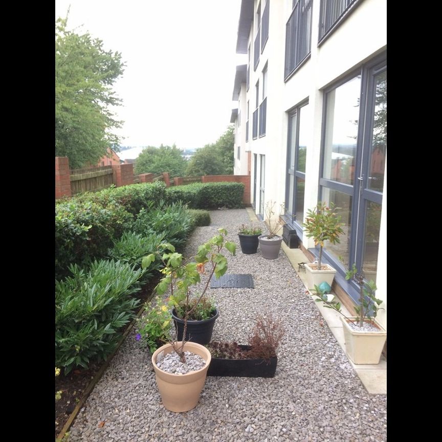 2 Bed Flat, Kirk Beston Close, LS11 - Photo 1