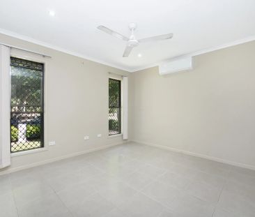 27 Sanctum Boulevard, Mount Low. - Photo 2