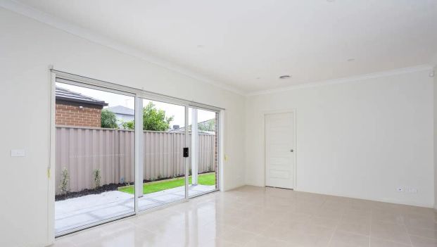 “Townhouse in Perfect Location!” - Photo 1