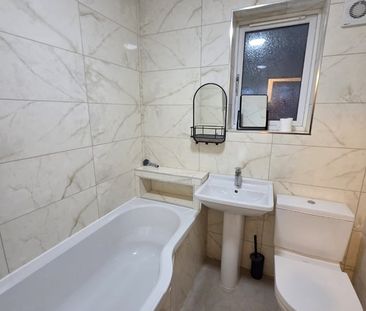 3 Bed Semi-Detached House, Bromford Crescent, B24 - Photo 5