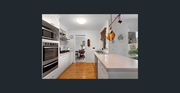 Prime Ringwood Location – Spacious & Stylish 2-Bedroom Home! - Photo 1