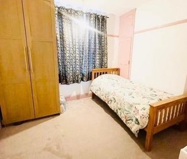 Room in a Shared House, Whitethorn Gardens, CR0 - Photo 1