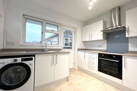 Redhorn Gardens, DEVIZES - Photo 4