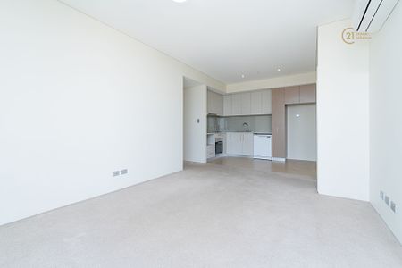 Top Floor Apartment with Great Locale - Photo 2
