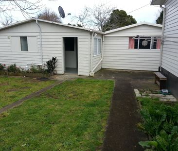 Manurewa - 2 bedroom Flat - Single Garage + 1 Off Street Park - Photo 1