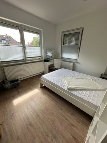 Geräumige 4-Zimmer-Wohnung mit Terrasse, Gartenhütte, Einbauküche und begehbarem Kleiderschrank im Hansaviertel! - Foto 2