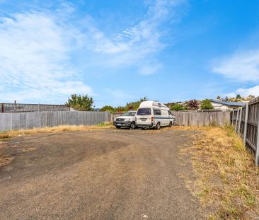 Very well presented 1 Bedroom Unit - Photo 2