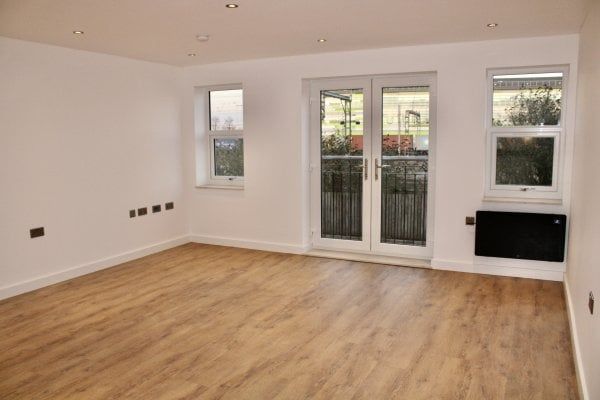 Crescent House, Rugby, CV21 - Photo 1