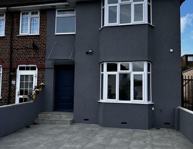 St. Andrews Road Room 4 - Photo 1