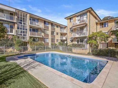 Renovated 2 bedroom unit in prime location! - Photo 3