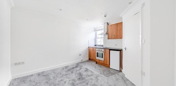 Property to rent - Photo 2