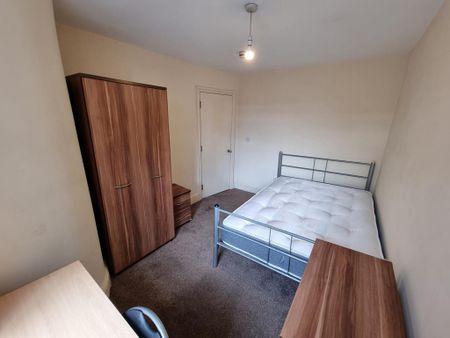 5 bedroom terraced house to rent - Photo 5