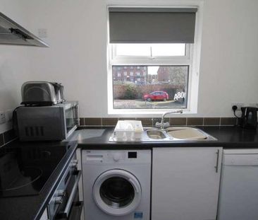 High Street, Rushden, NN10 - Photo 1