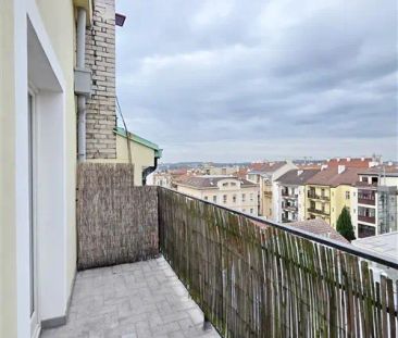 Kompletně zařízený byt 2+kk (balkón s výhledem) v posledním patře d... - Photo 1