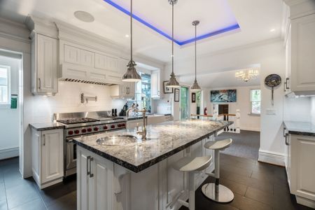 For Lease - 166 High Park Avenue, Toronto, Ontario - Photo 4