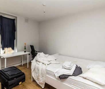 3 bedroom flat to rent - Photo 4