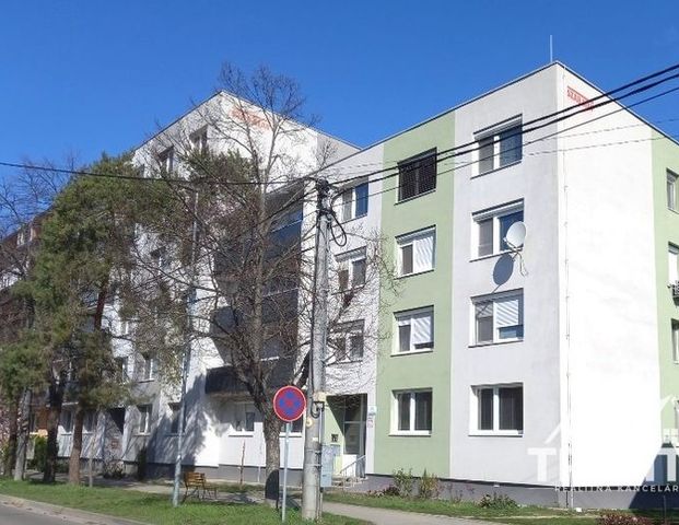 Na prenájom 3-izbový byt v meste Nové Zámky - Photo 1