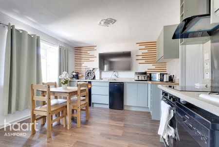 1 bedroom in a house share to rent - Photo 2