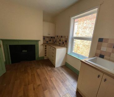 3 bedroom flat to rent - Photo 5
