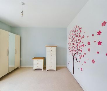 4 bedroom detached house to rent - Photo 2