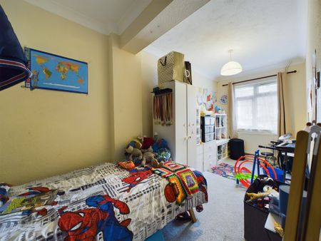 2 bed flat to rent in Boundary Road, Chatham, ME4 - Photo 3