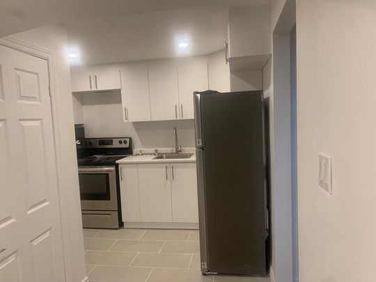 For Lease - 371 Selby Crescent Unit# Basement, Newmarket, Ontario - Photo 1