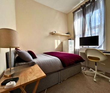 3 bedroom flat to rent - Photo 2