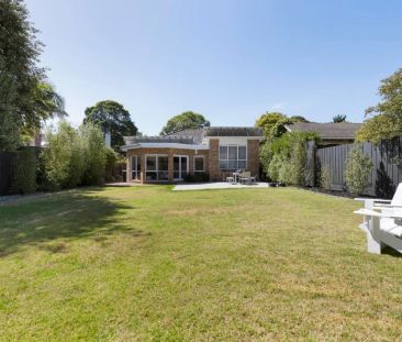 Sunlit Brighton East Abode with Deep Garden & Bayside Charm! - Photo 6