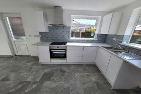 3 bedroom semi-detached house to rent - Photo 5