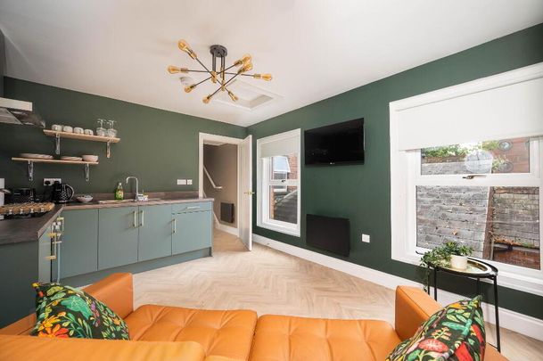 Apt 5, 15 Malone Road, Belfast, BT9 6RT - Photo 1