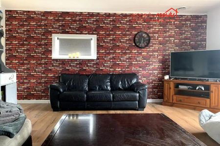 3 Bedroom Waikanae home- great location, spa, pets! - Photo 2