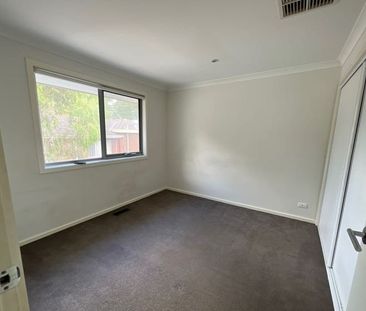 Low-maintenance designer living! - Photo 5