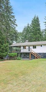 Bright, Spacious Upstairs Suite - Large Covered Deck - Photo 3