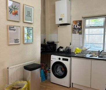2 Bed Flat, Wise Road, E15 - Photo 6