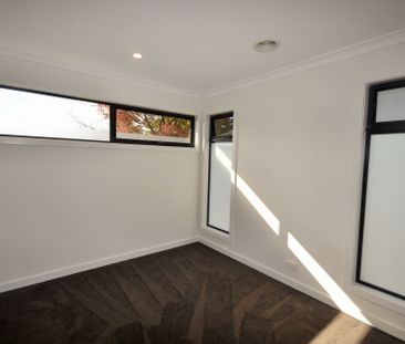 52 Churchill Way, Kilsyth - Photo 3