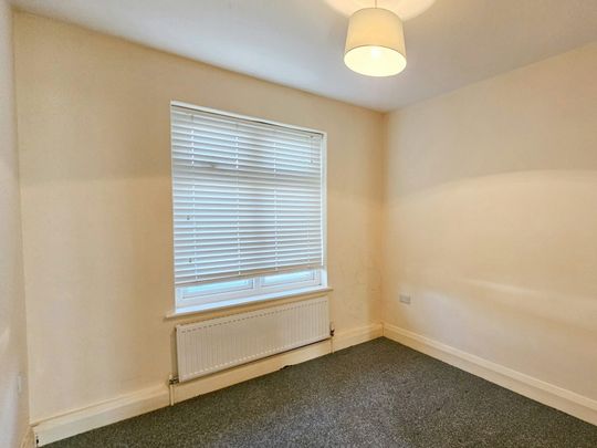 Flat to rent on - Photo 1