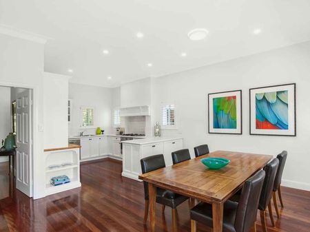 Spacious Family Haven with Bay Views - Photo 2