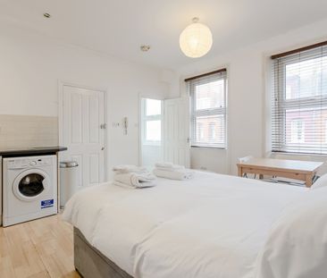 Studio Flat, Charleville Rd, W14 - Photo 2