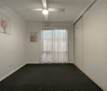 Charming two bedroom brick unit - Photo 6